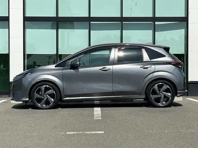 日産 オーラ 和歌山県 2021(令3)年 5.4万km ダークメタルグレー メーカーナビ/フルセグTV/(AM/FM/USB/Bluetooth)/全方位カメラ/BOSEプレミアムサウンド/エマージェンシーブレーキ/横滑り防止/レーンキープアシスト/シートヒーター/ステアリングヒーター/電動パーキング/オートホールド/プロパイロット/ステアリングスイッチ/デジタルインナーミラー/ドライブレコーダー/ビルトインETC/置くだけ充電/純正フロアマット/ドアバイザー