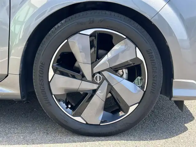 日産 オーラ 和歌山県 2021(令3)年 5.4万km ダークメタルグレー メーカーナビ/フルセグTV/(AM/FM/USB/Bluetooth)/全方位カメラ/BOSEプレミアムサウンド/エマージェンシーブレーキ/横滑り防止/レーンキープアシスト/シートヒーター/ステアリングヒーター/電動パーキング/オートホールド/プロパイロット/ステアリングスイッチ/デジタルインナーミラー/ドライブレコーダー/ビルトインETC/置くだけ充電/純正フロアマット/ドアバイザー