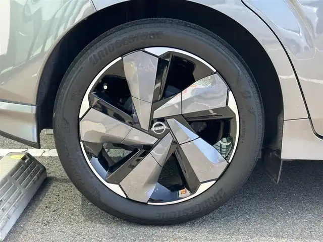 日産 オーラ 和歌山県 2021(令3)年 5.4万km ダークメタルグレー メーカーナビ/フルセグTV/(AM/FM/USB/Bluetooth)/全方位カメラ/BOSEプレミアムサウンド/エマージェンシーブレーキ/横滑り防止/レーンキープアシスト/シートヒーター/ステアリングヒーター/電動パーキング/オートホールド/プロパイロット/ステアリングスイッチ/デジタルインナーミラー/ドライブレコーダー/ビルトインETC/置くだけ充電/純正フロアマット/ドアバイザー