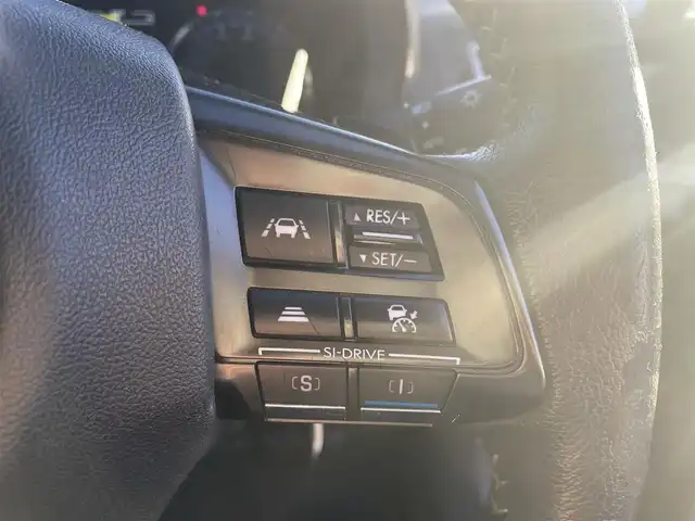 スバル レヴォーグ 1．6GT アイサイト プラウドED 山形県 2015(平27)年 11.1万km クリスタルホワイトP (株)IDOMが運営する【じしゃロン山形店】の自社ローン専用車両になります。/こちらは現金またはオートローンご利用時の価格です。/自社ローンご希望の方は別途その旨お申付け下さい。/Stradaナビ/クルーズコントロール/ビルトインETC/サイドカメラ/プッシュスタート/スマートキー/スペアキー/サマータイヤ4本積み込み（ホイール付）/積み込みタイヤサイズ＊215/50ZR17＊