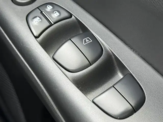 日産 セレナ ハイウェイスター V 千葉県 2021(令3)年 2.5万km ダイヤモンドブラック セーフティパックＡ/ＳＲＳエアバッグ/インテリジェントアラウンドビューモニター/インテリジェントルームミラー/ふらつき警報/ヒーター付ドアミラー/プロパイロット/エマージェンシーブレーキ/フリップダウンモニター/純正ナビ/（CD/DVD/フルセグTV/BT）/バックカメラ/ビルトインETC/ナビ連動ドライブレコーダー/ハンズフリーパワースライドドア/ブラインドスポットモニター/ステアリングスイッチ/電動パーキングブレーキ/ブレーキホールド/LEDヘッドランプ/フォグランプ/オートライト/スマートキー/プッシュスタート/電動格納ミラー/純正16インチAW