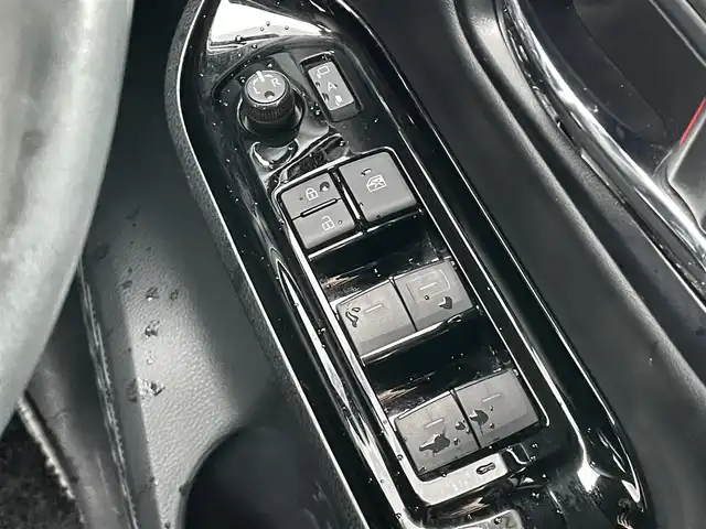 トヨタ ヴォクシー ZS 煌Ⅲ 千葉県 2021(令3)年 1.7万km ホワイトパールクリスタルシャイン 純正９インチナビ　/バックカメラ　/後席モニター　/ＨＤＭＩ　/ビルトインＥＴＣ　/スマートキー　/両側パワースライドドア　/トヨタセーフティセンス　/ＬＥＤヘッドライト　/オートハイビーム　/オートライト　/純正アルミホイール/パワーウィンドウ/パワーステアリング/ABS