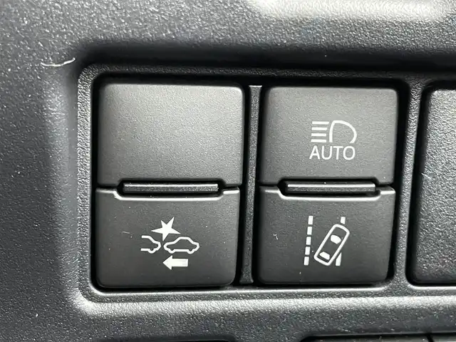 トヨタ ヴォクシー ZS 煌Ⅲ 千葉県 2021(令3)年 1.7万km ホワイトパールクリスタルシャイン 純正９インチナビ　/バックカメラ　/後席モニター　/ＨＤＭＩ　/ビルトインＥＴＣ　/スマートキー　/両側パワースライドドア　/トヨタセーフティセンス　/ＬＥＤヘッドライト　/オートハイビーム　/オートライト　/純正アルミホイール/パワーウィンドウ/パワーステアリング/ABS