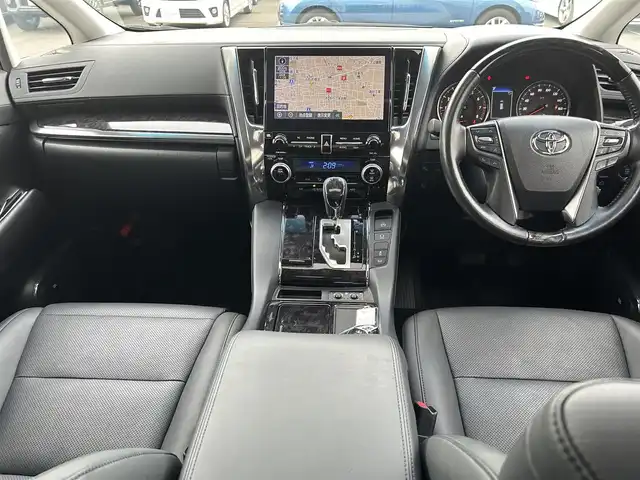トヨタ アルファード S Cパッケージ 群馬県 2020(令2)年 5.7万km ブラック ツインムーンルーフ/モデリスタエアロ(F/S/R)/シグネチャーイルミブレード/純正10.1型SDナビ・フルセグTV/CD・DVD・BD・BT・Miracast/Apple CarPlay・Android Auto/JBLプレミアムサウンドシステム/13.3型リアエンターテインメントシステム/デジタルインナーミラー/黒革シート/前席パワーシート/前席エアシート・ヒーター/ステアリングヒーター/両側パワースライドドア/パワーバックドア/セーフティセンス/プリクラッシュセーフティ/レーダークルーズコントロール/レーントレーシングアシスト/アダプティブハイビームシステム/パーキングサポートブレーキ/ビルトインETC2.0/3眼LEDヘッドランプ/LEDフォグランプ/走行中視聴可能TVキット/取説・保証書/スマートキー×2