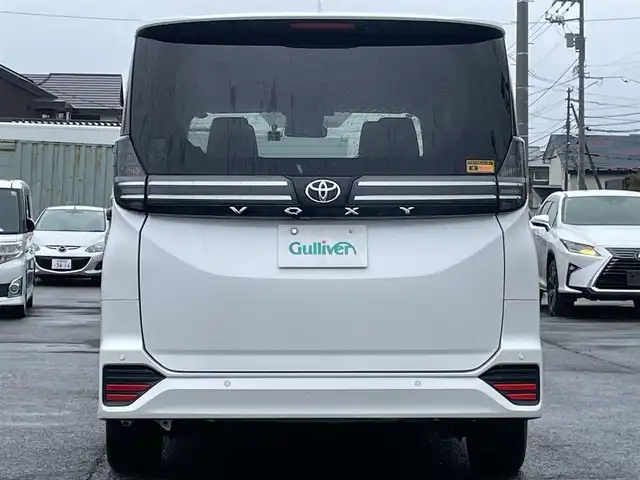 トヨタ ヴォクシー S－Z 道央・札幌 2023(令5)年 6.3万km ホワイトパールクリスタルシャイン ４WD/寒冷地仕様/純正ディスプレイオーディオ（ナビ付）/AM/FM/BT/トヨタセーフティセンス/プリクラッシュセーフティ/横滑り防止装置/レーダークルーズコントロール/レーンキープアシスト/クリアランスソナー/ブラインドスポットモニター/パーキングアシスト/PDA/RCTA/RCD/PKSB/SEA/RSA/AdvancedDrive/LCA/FCTA/パノラミックビューモニター/ビルトインETC/ドライブレコーダー/ECOMODE/ワイパーデアイサー/両側パワースライドドア/パワーバックドア/前席/２列目シートヒーター/ハーフレザーシート/革巻きステアリング/ステアリングリモコン/ハンドルヒーター/電動パーキング/ブレーキホールド/MTモード付AT/プッシュスタート/スマートキー/LEDヘッドライト/オートライト/オートハイビーム/電動格納ミラー/ウィンカーミラー/フロアマット/レンタカー登録