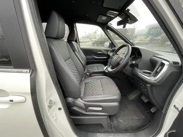 トヨタ ヴォクシー S－Z 道央・札幌 2023(令5)年 6.3万km ホワイトパールクリスタルシャイン ４WD/寒冷地仕様/純正ディスプレイオーディオ（ナビ付）/AM/FM/BT/トヨタセーフティセンス/プリクラッシュセーフティ/横滑り防止装置/レーダークルーズコントロール/レーンキープアシスト/クリアランスソナー/ブラインドスポットモニター/パーキングアシスト/PDA/RCTA/RCD/PKSB/SEA/RSA/AdvancedDrive/LCA/FCTA/パノラミックビューモニター/ビルトインETC/ドライブレコーダー/ECOMODE/ワイパーデアイサー/両側パワースライドドア/パワーバックドア/前席/２列目シートヒーター/ハーフレザーシート/革巻きステアリング/ステアリングリモコン/ハンドルヒーター/電動パーキング/ブレーキホールド/MTモード付AT/プッシュスタート/スマートキー/LEDヘッドライト/オートライト/オートハイビーム/電動格納ミラー/ウィンカーミラー/フロアマット/レンタカー登録