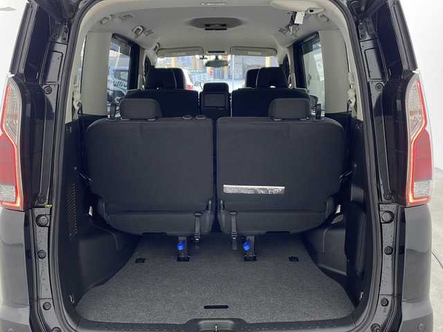 日産 セレナ ハイウェイスター 兵庫県 2017(平29)年 5.6万km ダイヤモンドブラック ・社外ナビ（MDV-D5048TW）/CD/DVD/SD/Bluetooth/TV/・バックカメラ/・両側パワースライドドア/・左側タッチフリースライドドア/・ドライブレコーダー/・インテリジェントキー/・プッシュスタート/・アイドリングストップ/・ＬＥＤヘッドライト/・クルーズコントロール/・エマージェンシーブレーキ/・レーンキープアシスト/・保証書/・取扱説明書