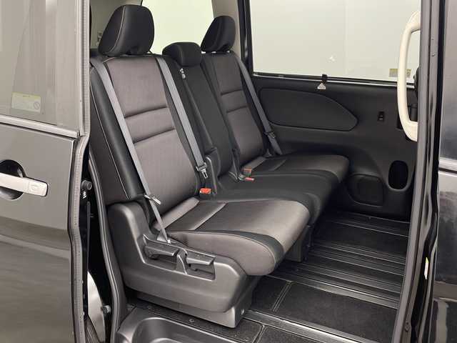 日産 セレナ ハイウェイスター 兵庫県 2017(平29)年 5.6万km ダイヤモンドブラック ・社外ナビ（MDV-D5048TW）/CD/DVD/SD/Bluetooth/TV/・バックカメラ/・両側パワースライドドア/・左側タッチフリースライドドア/・ドライブレコーダー/・インテリジェントキー/・プッシュスタート/・アイドリングストップ/・ＬＥＤヘッドライト/・クルーズコントロール/・エマージェンシーブレーキ/・レーンキープアシスト/・保証書/・取扱説明書