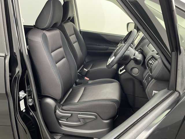 日産 セレナ ハイウェイスター 兵庫県 2017(平29)年 5.6万km ダイヤモンドブラック ・社外ナビ（MDV-D5048TW）/CD/DVD/SD/Bluetooth/TV/・バックカメラ/・両側パワースライドドア/・左側タッチフリースライドドア/・ドライブレコーダー/・インテリジェントキー/・プッシュスタート/・アイドリングストップ/・ＬＥＤヘッドライト/・クルーズコントロール/・エマージェンシーブレーキ/・レーンキープアシスト/・保証書/・取扱説明書