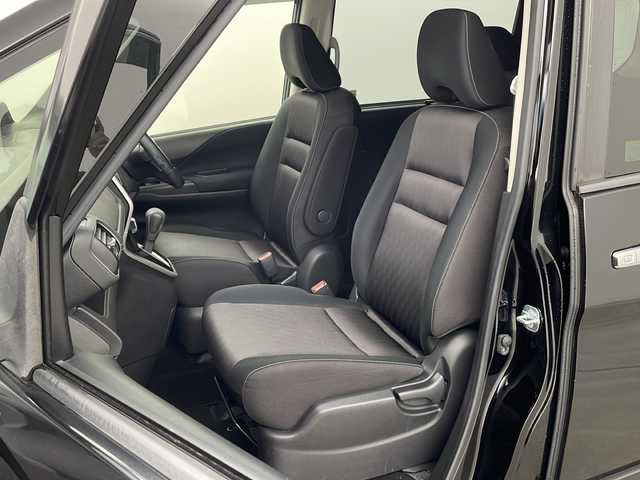 日産 セレナ ハイウェイスター 兵庫県 2017(平29)年 5.6万km ダイヤモンドブラック ・社外ナビ（MDV-D5048TW）/CD/DVD/SD/Bluetooth/TV/・バックカメラ/・両側パワースライドドア/・左側タッチフリースライドドア/・ドライブレコーダー/・インテリジェントキー/・プッシュスタート/・アイドリングストップ/・ＬＥＤヘッドライト/・クルーズコントロール/・エマージェンシーブレーキ/・レーンキープアシスト/・保証書/・取扱説明書