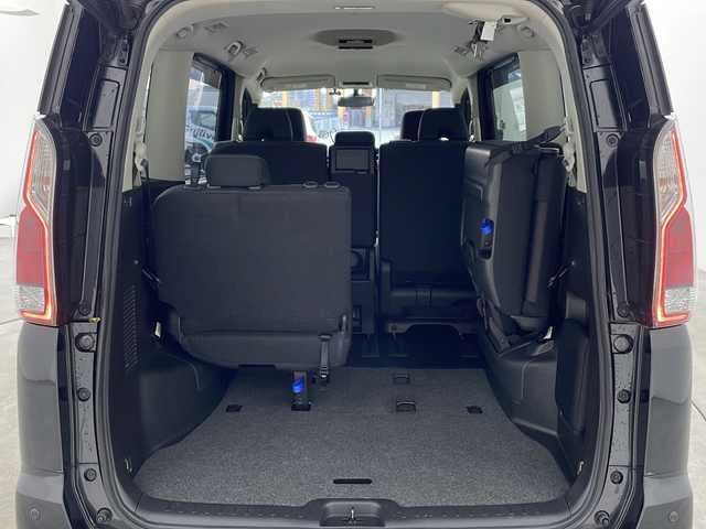 日産 セレナ ハイウェイスター 兵庫県 2017(平29)年 5.6万km ダイヤモンドブラック ・社外ナビ（MDV-D5048TW）/CD/DVD/SD/Bluetooth/TV/・バックカメラ/・両側パワースライドドア/・左側タッチフリースライドドア/・ドライブレコーダー/・インテリジェントキー/・プッシュスタート/・アイドリングストップ/・ＬＥＤヘッドライト/・クルーズコントロール/・エマージェンシーブレーキ/・レーンキープアシスト/・保証書/・取扱説明書