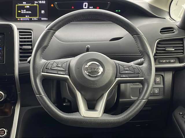 日産 セレナ ハイウェイスター 兵庫県 2017(平29)年 5.6万km ダイヤモンドブラック ・社外ナビ（MDV-D5048TW）/CD/DVD/SD/Bluetooth/TV/・バックカメラ/・両側パワースライドドア/・左側タッチフリースライドドア/・ドライブレコーダー/・インテリジェントキー/・プッシュスタート/・アイドリングストップ/・ＬＥＤヘッドライト/・クルーズコントロール/・エマージェンシーブレーキ/・レーンキープアシスト/・保証書/・取扱説明書