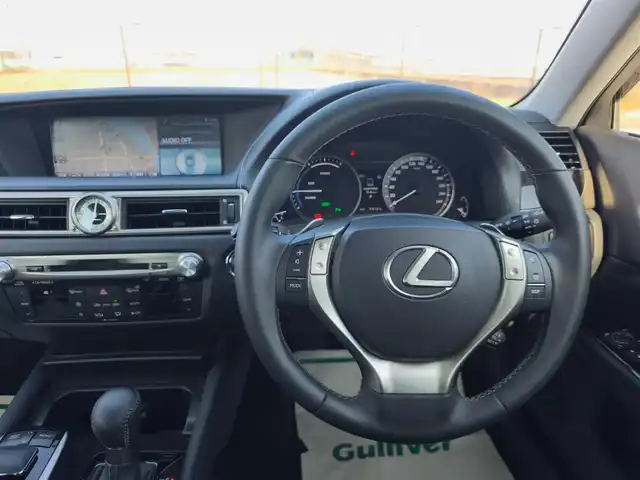 レクサス ＧＳ 300h 宮崎県 2013(平25)年 3.8万km ホワイトパールクリスタルシャイン 純正12.3型ナビ/フルセグTV/バックモニター/ビルトインETC/クルーズコントロール/クリアランスソナー/LEDヘッドランプ/オートライト/オートエアコン/革巻きステアリング/ステアリングスイッチ/パドルシフト/前席パワーシート/運転席シートメモリー/純正オプ18インチアルミホイール/スマートエントリー/スタートシステム/禁煙車