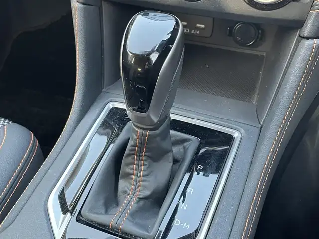 スバル インプレッサ ＸＶ 2．0i－S アイサイト 滋賀県 2019(平31)年 5.2万km クリスタルホワイトP 純正8インチナビ/バックカメラ/CD/DVD/USB/フルセグTV/アイサイト/衝突軽減ブレーキ/ブラインドスポットモニター/ETC/ハーフレザーシート/パワーシート/LEDヘッドライト/純正アルミホイール