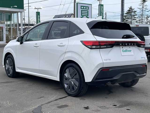 日産 ノート X FOUR 道東・釧路十勝 2023(令5)年 5万km ピュアホワイトパール 4WD/ディスプレイオーディオ/(AM/FM/BT/androidauto/applecarplay)/ドライブレコーダー 前のみ/ETC/バックカメラ/シートヒーター　前席/ステアリングヒーター/マイパイロット/純正フロアマット/コーナーセンサー　前後/オートライト/オートマチックハイビーム/盗難防止装置/ABS/横滑り防止装置/スペアキー/USB入力端子