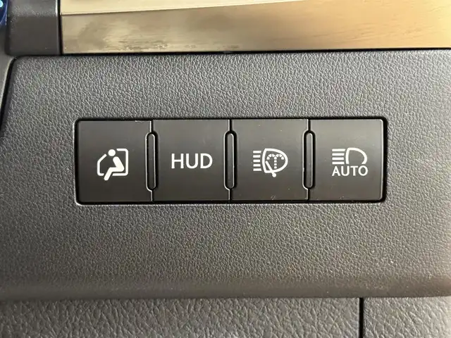 レクサス ＬＸ 570 群馬県 2016(平28)年 6.9万km ブラック Lexus Safety System +/プリクラッシュセーフティシステム/車線逸脱警報機能/アダプティブハイビームシステム/レーダークルーズコントロール/ブラインドスポットモニター/マルチテレインモニター/ヘッドアップディスプレイ/コーナーセンサー/純正ナビ/　フルセグ/BT/CD/DVD/Blu-ray/リヤシートエンターテインメントシステム/マークレビンソンプレミアムサウンドシステム/白レザーシート/サンルーフ/4WD/シートベンチレーション/ステアリングヒーター/クーラーボックス/パワーシート/LEDヘッドライト/電動リアゲート/シーケンシャルウィンカー/純正21インチAW/純正フロアマット/ビルトインETC2.0/ドライブレコーダー/ステアリングスイッチ