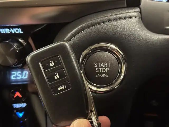 レクサス ＬＸ 570 群馬県 2016(平28)年 6.9万km ブラック Lexus Safety System +/プリクラッシュセーフティシステム/車線逸脱警報機能/アダプティブハイビームシステム/レーダークルーズコントロール/ブラインドスポットモニター/マルチテレインモニター/ヘッドアップディスプレイ/コーナーセンサー/純正ナビ/　フルセグ/BT/CD/DVD/Blu-ray/リヤシートエンターテインメントシステム/マークレビンソンプレミアムサウンドシステム/白レザーシート/サンルーフ/4WD/シートベンチレーション/ステアリングヒーター/クーラーボックス/パワーシート/LEDヘッドライト/電動リアゲート/シーケンシャルウィンカー/純正21インチAW/純正フロアマット/ビルトインETC2.0/ドライブレコーダー/ステアリングスイッチ