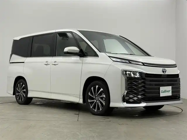 トヨタ ヴォクシー ハイブリッド S－Z 愛知県 2025(令7)年 0.1千km ホワイトパールクリスタルシャイン トヨタセーフティーセンス/レーダークルーズコントロール/両側パワースライドドア/パワーバックドア/AC100V/純正ディスプレイナビ/・フルセグTV/・Bluetooth/・AM/FM/・Applecarplay/革巻きステアリング/ステアリングリモコン/シートヒーター/ハーフレザーシート/ETC2.0/電動パーキングアシスト/ディライト/純正AW