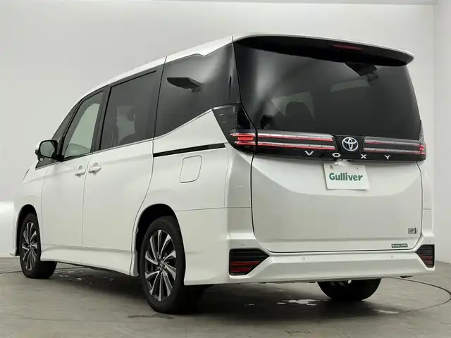 トヨタ ヴォクシー ハイブリッド S－Z 愛知県 2025(令7)年 0.1千km ホワイトパールクリスタルシャイン トヨタセーフティーセンス/レーダークルーズコントロール/両側パワースライドドア/パワーバックドア/AC100V/純正ディスプレイナビ/・フルセグTV/・Bluetooth/・AM/FM/・Applecarplay/革巻きステアリング/ステアリングリモコン/シートヒーター/ハーフレザーシート/ETC2.0/電動パーキングアシスト/ディライト/純正AW