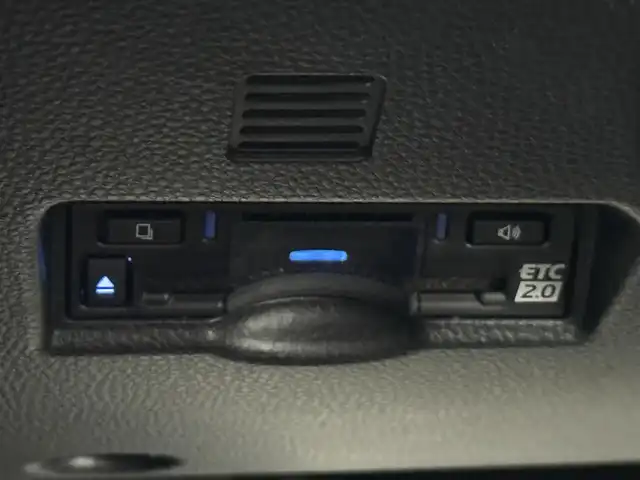 トヨタ ヴォクシー ハイブリッド S－Z 愛知県 2025(令7)年 0.1千km ホワイトパールクリスタルシャイン トヨタセーフティーセンス/レーダークルーズコントロール/両側パワースライドドア/パワーバックドア/AC100V/純正ディスプレイナビ/・フルセグTV/・Bluetooth/・AM/FM/・Applecarplay/革巻きステアリング/ステアリングリモコン/シートヒーター/ハーフレザーシート/ETC2.0/電動パーキングアシスト/ディライト/純正AW