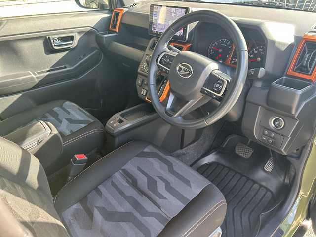 ダイハツ タフト G ターボ 大阪府 2020(令2)年 3.2万km フォレストカーキメタリック ワンオーナー/ターボ/アラウンドビューモニター/スカイフィールトップ/純正9インチメモリーナビ　（NSZW-Y70DS）/　ＡＭ/ＦＭ/CD/DVD/フルセグＴＶ/ＵＳＢ接続/Ｂｌｕｅｔｏｏｔｈ/スマートアシスト/・衝突回避支援ブレーキ/・衝突警報機能/・ブレーキ制御付ご発進抑制機能/・車線逸脱抑制機能/・車線逸脱警報機能/・先行車発進お知らせ機能/・標識認識機能/・全車速追従機能付きACC/・レーンキープコントロール/・パノラマモニター/・コーナーセンサー/ドライブレコーダー（DRN-H70N）/オートブレーキホールド/アイドリングストップ/純正アルミホイール/シートヒーター/ETC/プッシュスタート/ステアリングスイッチ/ドアバイザー/スペアキー/保証書/記録簿　R3/10 R5/4 R7/10