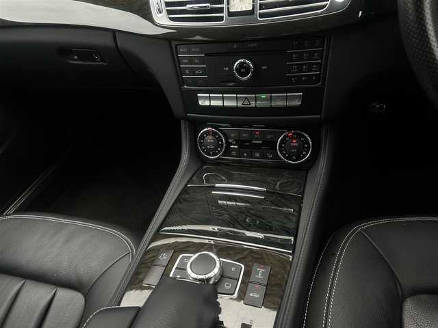 メルセデス・ベンツ ＣＬＳ２２０ｄ AMGライン 茨城県 2016(平28)年 2.5万km ダイヤモンドホワイト サンルーフ　/ＲＳＰ　/ＡＣＣ/ＬＫＡ　/ＢＳＡ　/Ｂカメラ　/パークトロニック　/黒革　/全席シートヒーター　/Ｍ付ＰＷシート　/ＰＷトランク　/マルチビームＬＥＤ　/ナビ　/１２セグ　/ＣａｒＰｌａｙ/ＢＴ/USB/DVD/CD　/キーレスゴー/禁煙車