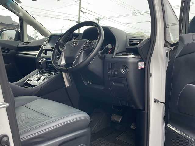 トヨタ アルファード S Cパッケージ 青森県 2022(令4)年 3.4万km ホワイトパールクリスタルシャイン 4WD/寒冷地仕様/純正9インチディスプレイオーディオ・フルセグTV/純正12.1インチフリップダウンモニター/BT/HDMI/USB/Miracast/バックカメラ/両側パワースライドドア/パワーバックドア/黒合皮シート/前席快適温熱シート/前席パワーシート・助手席パワーオットマン/2列目エグゼクティブパワーシート/ステアリングヒーター/セーフティセンス/プリクラッシュセーフティ/レーダークルーズコントロール/レーントレーシングアシスト/アダプティブハイビーム/ワイパーデアイサー/ヒーテッドドアミラー/前後ドライブレコーダー/AC100V100W/3眼LEDヘッドライト/LEDフォグランプ/LEDリアフォグランプ/モデリスタエアロ/モデリスタシグネチャーイルミ/純正18インチアルミ/ワンオーナー/スペアキー/保証書・取説書