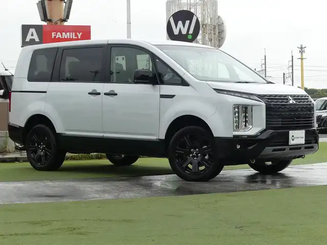 三菱 デリカＤ：５ シャモニー 千葉県 2025(令7)年 0.1万km未満 白Ⅱ CHAMONIX (7人)　4WD　e-Assist/オリジナルナビ取付パッケージ＋リアモニター取付パッケージ(25/300)　ステップレス　（7人）D:5専用11型ナビゲーション(322/300)/e-Assist/・衝突被害軽減ブレーキシステム（FCM）/・車線逸脱警報システム（LDW）/・レーダークルーズコントロールシステム（ACC）/・誤発進抑制機能（前進＆後退時）（UMS）/・オートマチックハイビーム[AHB]/両側パワースライドドア/エレクトリックテールゲート/純正メモリーナビ/地デジTV/【DVD/CD再生機能　Bluetooth接続】/マルチアラウンドモニター/運転席パワーシート/前席シートヒーター/ステアリングヒーター/ステアリングスイッチ/革巻きステアリング/パドルシフト/純正18インチアルミホイル/サイド/カーテンエアバッグ/キーレスオペレーションシステム