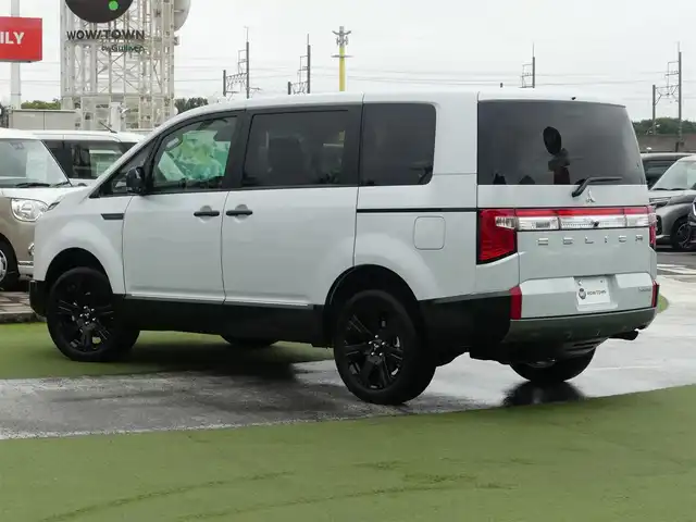三菱 デリカＤ：５ シャモニー 千葉県 2025(令7)年 0.1万km未満 白Ⅱ CHAMONIX (7人)　4WD　e-Assist/オリジナルナビ取付パッケージ＋リアモニター取付パッケージ(25/300)　ステップレス　（7人）D:5専用11型ナビゲーション(322/300)/e-Assist/・衝突被害軽減ブレーキシステム（FCM）/・車線逸脱警報システム（LDW）/・レーダークルーズコントロールシステム（ACC）/・誤発進抑制機能（前進＆後退時）（UMS）/・オートマチックハイビーム[AHB]/両側パワースライドドア/エレクトリックテールゲート/純正メモリーナビ/地デジTV/【DVD/CD再生機能　Bluetooth接続】/マルチアラウンドモニター/運転席パワーシート/前席シートヒーター/ステアリングヒーター/ステアリングスイッチ/革巻きステアリング/パドルシフト/純正18インチアルミホイル/サイド/カーテンエアバッグ/キーレスオペレーションシステム
