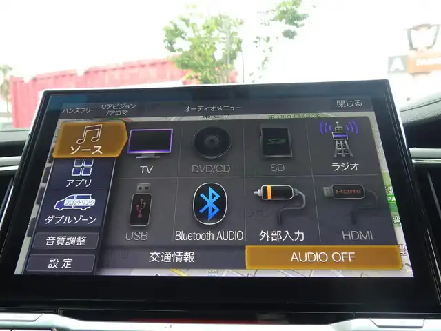 三菱 デリカＤ：５ シャモニー 千葉県 2025(令7)年 0.1万km未満 白Ⅱ CHAMONIX (7人)　4WD　e-Assist/オリジナルナビ取付パッケージ＋リアモニター取付パッケージ(25/300)　ステップレス　（7人）D:5専用11型ナビゲーション(322/300)/e-Assist/・衝突被害軽減ブレーキシステム（FCM）/・車線逸脱警報システム（LDW）/・レーダークルーズコントロールシステム（ACC）/・誤発進抑制機能（前進＆後退時）（UMS）/・オートマチックハイビーム[AHB]/両側パワースライドドア/エレクトリックテールゲート/純正メモリーナビ/地デジTV/【DVD/CD再生機能　Bluetooth接続】/マルチアラウンドモニター/運転席パワーシート/前席シートヒーター/ステアリングヒーター/ステアリングスイッチ/革巻きステアリング/パドルシフト/純正18インチアルミホイル/サイド/カーテンエアバッグ/キーレスオペレーションシステム