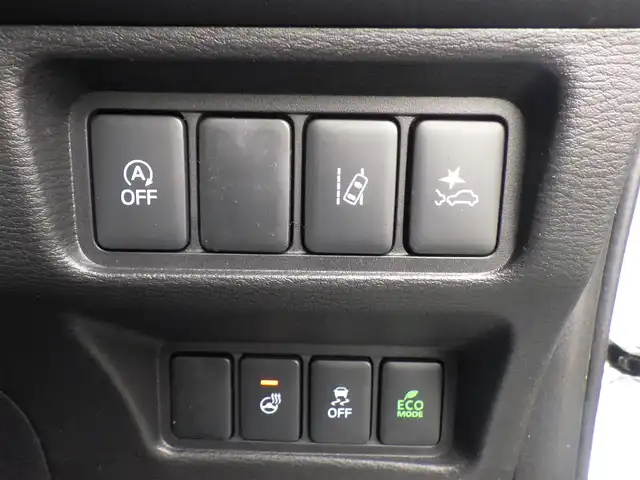三菱 デリカＤ：５ シャモニー 千葉県 2025(令7)年 0.1万km未満 白Ⅱ CHAMONIX (7人)　4WD　e-Assist/オリジナルナビ取付パッケージ＋リアモニター取付パッケージ(25/300)　ステップレス　（7人）D:5専用11型ナビゲーション(322/300)/e-Assist/・衝突被害軽減ブレーキシステム（FCM）/・車線逸脱警報システム（LDW）/・レーダークルーズコントロールシステム（ACC）/・誤発進抑制機能（前進＆後退時）（UMS）/・オートマチックハイビーム[AHB]/両側パワースライドドア/エレクトリックテールゲート/純正メモリーナビ/地デジTV/【DVD/CD再生機能　Bluetooth接続】/マルチアラウンドモニター/運転席パワーシート/前席シートヒーター/ステアリングヒーター/ステアリングスイッチ/革巻きステアリング/パドルシフト/純正18インチアルミホイル/サイド/カーテンエアバッグ/キーレスオペレーションシステム