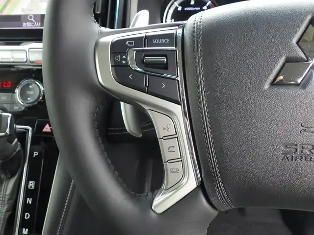 三菱 デリカＤ：５ シャモニー 千葉県 2025(令7)年 0.1万km未満 白Ⅱ CHAMONIX (7人)　4WD　e-Assist/オリジナルナビ取付パッケージ＋リアモニター取付パッケージ(25/300)　ステップレス　（7人）D:5専用11型ナビゲーション(322/300)/e-Assist/・衝突被害軽減ブレーキシステム（FCM）/・車線逸脱警報システム（LDW）/・レーダークルーズコントロールシステム（ACC）/・誤発進抑制機能（前進＆後退時）（UMS）/・オートマチックハイビーム[AHB]/両側パワースライドドア/エレクトリックテールゲート/純正メモリーナビ/地デジTV/【DVD/CD再生機能　Bluetooth接続】/マルチアラウンドモニター/運転席パワーシート/前席シートヒーター/ステアリングヒーター/ステアリングスイッチ/革巻きステアリング/パドルシフト/純正18インチアルミホイル/サイド/カーテンエアバッグ/キーレスオペレーションシステム