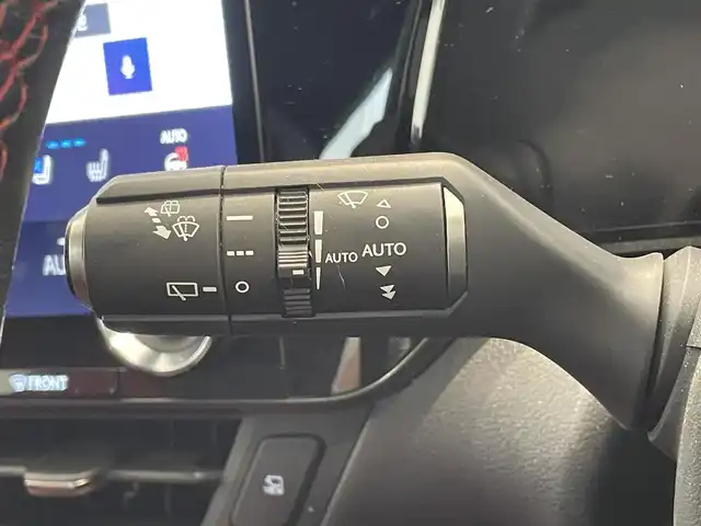 レクサス ＮＸ 350h Fスポーツ 熊本県 2022(令4)年 2.3万km ホワイトノーヴァガラスフレーク ・ワンオーナー/・スマートキー/・プッシュスタート/・パノラマサンルーフ/・プリクラッシュセーフティ/・レーンデパーチャーアラート/・クリアランスソナー/・パーキングブレーキサポート/・ブラインドスポットモニター/・安心降車アシスト/・リアクロストラフィックアラート/・プロアクティブドライビングアシスト/・ロードサインアシスト/・クルーズコントロール(追従式)/・赤/黒革シート/・前席パワーシート/・前席シートヒーター ＆エアシート /・ハンドルヒーター /・純正メモリナビ/　【Bluetooth・USB】/・フルセグTV/・バックカメラ＆左サイドカメラ/・ETC2.0/・ワイヤレス充電/・ヘッドアップディスプレイ/・LEDヘッドランプ/・LEDフォグランプ/・純正マット/・保証書/取説