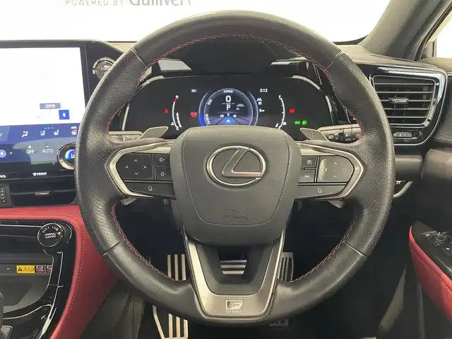 レクサス ＮＸ 350h Fスポーツ 熊本県 2022(令4)年 2.3万km ホワイトノーヴァガラスフレーク ・ワンオーナー/・スマートキー/・プッシュスタート/・パノラマサンルーフ/・プリクラッシュセーフティ/・レーンデパーチャーアラート/・クリアランスソナー/・パーキングブレーキサポート/・ブラインドスポットモニター/・安心降車アシスト/・リアクロストラフィックアラート/・プロアクティブドライビングアシスト/・ロードサインアシスト/・クルーズコントロール(追従式)/・赤/黒革シート/・前席パワーシート/・前席シートヒーター ＆エアシート /・ハンドルヒーター /・純正メモリナビ/　【Bluetooth・USB】/・フルセグTV/・バックカメラ＆左サイドカメラ/・ETC2.0/・ワイヤレス充電/・ヘッドアップディスプレイ/・LEDヘッドランプ/・LEDフォグランプ/・純正マット/・保証書/取説