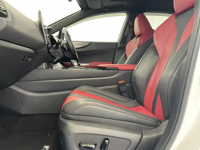 レクサス ＮＸ 350h Fスポーツ 熊本県 2022(令4)年 2.3万km ホワイトノーヴァガラスフレーク ・ワンオーナー/・スマートキー/・プッシュスタート/・パノラマサンルーフ/・プリクラッシュセーフティ/・レーンデパーチャーアラート/・クリアランスソナー/・パーキングブレーキサポート/・ブラインドスポットモニター/・安心降車アシスト/・リアクロストラフィックアラート/・プロアクティブドライビングアシスト/・ロードサインアシスト/・クルーズコントロール(追従式)/・赤/黒革シート/・前席パワーシート/・前席シートヒーター ＆エアシート /・ハンドルヒーター /・純正メモリナビ/　【Bluetooth・USB】/・フルセグTV/・バックカメラ＆左サイドカメラ/・ETC2.0/・ワイヤレス充電/・ヘッドアップディスプレイ/・LEDヘッドランプ/・LEDフォグランプ/・純正マット/・保証書/取説