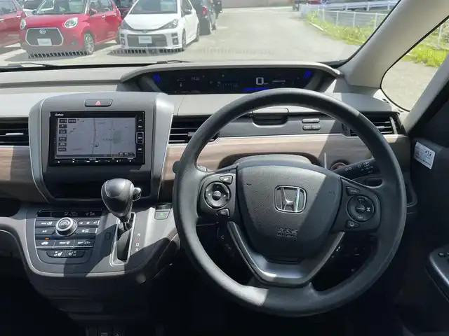 ホンダ フリード＋ G ホンダセンシング 福岡県 2021(令3)年 1.4万km ルナシルバーM レーンキープアシスト/横滑り防止/衝突軽減システム/アイドリングオフ/純正ドラレコ前後/純正ナビ/バックカメラ/ワンセグTV/両側パワスラ/純正ETC/純正アルミホイール/純正フロアマット/スマートキー/プッシュスタート