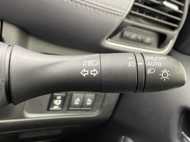 日産 セレナ e－パワー ハイウェイスター V 千葉県 2022(令4)年 4.9万km ブリリアントホワイトパール 純正SDナビ/フルセグTV/Bluetooth/CD/DVD/USB/バック・サイド・フロントカメラ/全方位カメラ/前方ドライブレコーダー/レーダー探知機/両側パワースライドドア/プロパイロット/追従クルーズコントロール/ステアリングリモコン/ステアリングヒーター/シートヒーター/スマートキー/スペアキー/前後コーナーセンサー/LEDヘッドライト