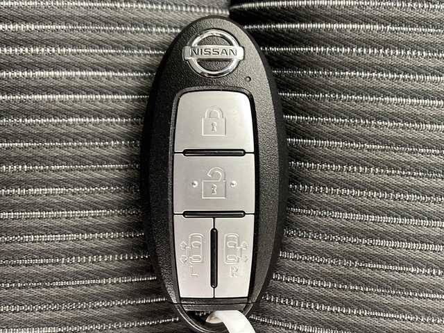 日産 セレナ e－パワー ハイウェイスター V 千葉県 2022(令4)年 4.9万km ブリリアントホワイトパール 純正SDナビ/フルセグTV/Bluetooth/CD/DVD/USB/バック・サイド・フロントカメラ/全方位カメラ/前方ドライブレコーダー/レーダー探知機/両側パワースライドドア/プロパイロット/追従クルーズコントロール/ステアリングリモコン/ステアリングヒーター/シートヒーター/スマートキー/スペアキー/前後コーナーセンサー/LEDヘッドライト