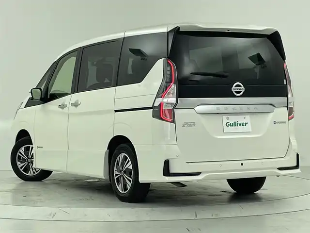 日産 セレナ e－パワー ハイウェイスター V 大阪府 2022(令4)年 4.9万km ブリリアントホワイトパール 純正SDナビ/(フルセグTV/Bluetooth/CD/DVD/USB)/アラウンドビューカメラ/バック・サイド・フロントカメラ/両側パワースライドドア/プロパイロット/レーダークルーズコントロール/ステアリングリモコン/ステアリングヒーター/シートヒーター/スマートキー/スペアキー/前後コーナーセンサー/オートライト/LEDヘッドライト