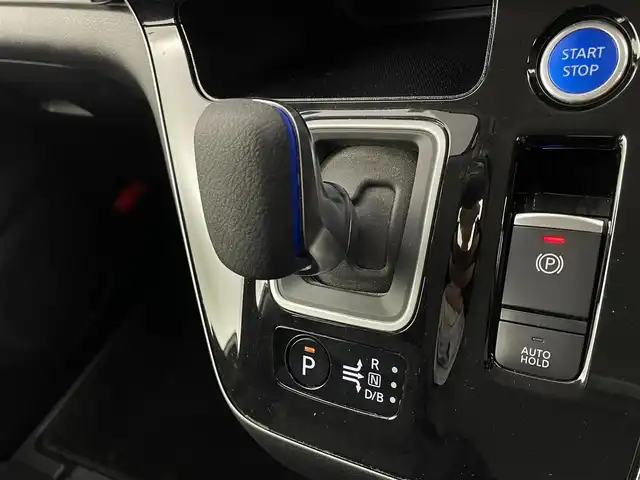 日産 セレナ e－パワー ハイウェイスター V 大阪府 2022(令4)年 4.9万km ブリリアントホワイトパール 純正SDナビ/(フルセグTV/Bluetooth/CD/DVD/USB)/アラウンドビューカメラ/バック・サイド・フロントカメラ/両側パワースライドドア/プロパイロット/レーダークルーズコントロール/ステアリングリモコン/ステアリングヒーター/シートヒーター/スマートキー/スペアキー/前後コーナーセンサー/オートライト/LEDヘッドライト