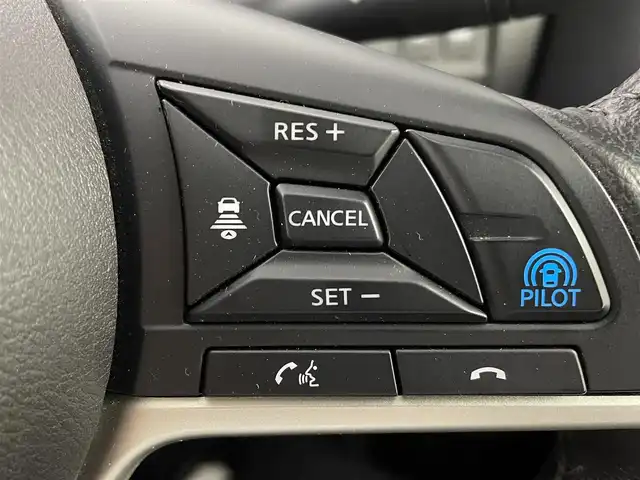 日産 セレナ e－パワー ハイウェイスター V 大阪府 2022(令4)年 4.9万km ブリリアントホワイトパール 純正SDナビ/(フルセグTV/Bluetooth/CD/DVD/USB)/アラウンドビューカメラ/バック・サイド・フロントカメラ/両側パワースライドドア/プロパイロット/レーダークルーズコントロール/ステアリングリモコン/ステアリングヒーター/シートヒーター/スマートキー/スペアキー/前後コーナーセンサー/オートライト/LEDヘッドライト