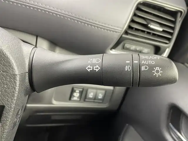 日産 セレナ e－パワー ハイウェイスター V 大阪府 2022(令4)年 4.9万km ブリリアントホワイトパール 純正SDナビ/(フルセグTV/Bluetooth/CD/DVD/USB)/アラウンドビューカメラ/バック・サイド・フロントカメラ/両側パワースライドドア/プロパイロット/レーダークルーズコントロール/ステアリングリモコン/ステアリングヒーター/シートヒーター/スマートキー/スペアキー/前後コーナーセンサー/オートライト/LEDヘッドライト