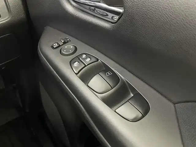 日産 セレナ e－パワー ハイウェイスター V 大阪府 2022(令4)年 4.9万km ブリリアントホワイトパール 純正SDナビ/(フルセグTV/Bluetooth/CD/DVD/USB)/アラウンドビューカメラ/バック・サイド・フロントカメラ/両側パワースライドドア/プロパイロット/レーダークルーズコントロール/ステアリングリモコン/ステアリングヒーター/シートヒーター/スマートキー/スペアキー/前後コーナーセンサー/オートライト/LEDヘッドライト