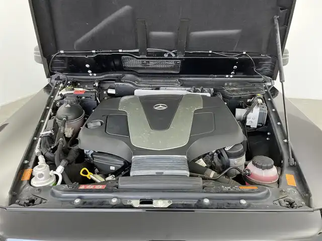 メルセデス・ベンツ ゲレンデヴァーゲン Ｇ３５０ｄ デジーノ マヌファクトゥーアED 大分県 2017(平29)年 3.5万km オブシディアンブラック 200台限定車“designo manufaktur Edition/・ブラックペイント19インチAMG 5スポークアルミホイール/・ブラックアクセント（フロントグリル、ステンレス製スペアタイヤカバー、ドアミラーカバー、サイドストリップ）/・スライディングルーフ/・マルチコントロールシートバック（前席）/・レッドステッチ入designoレザーブラック内装/・designoフロアマット/ harman/kardon ロジック７サラウンドサウンドシステム/4WD/純正ナビ/（CD/DVD/AM/FM/Bluetooth）/バックカメラ/サイドビューカメラ/黒本革シート/前席シートベンチレーション/全後席シートヒーター/前席パワーシート（ポジションメモリー付き）/電動チルトテレスコピックステアリング/前方ドライブレコーダー/ETC/ASSURAレーダー探知機/（AR41GA)/保証書・取扱説明書/スペアキー