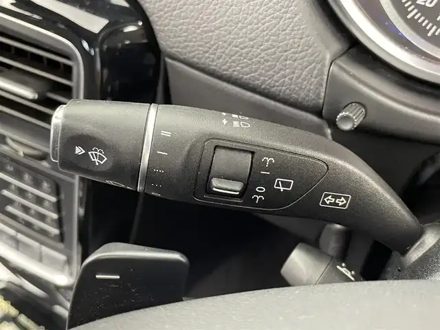 メルセデス・ベンツ ゲレンデヴァーゲン Ｇ３５０ｄ デジーノ マヌファクトゥーアED 大分県 2017(平29)年 3.5万km オブシディアンブラック 200台限定車“designo manufaktur Edition/・ブラックペイント19インチAMG 5スポークアルミホイール/・ブラックアクセント（フロントグリル、ステンレス製スペアタイヤカバー、ドアミラーカバー、サイドストリップ）/・スライディングルーフ/・マルチコントロールシートバック（前席）/・レッドステッチ入designoレザーブラック内装/・designoフロアマット/ harman/kardon ロジック７サラウンドサウンドシステム/4WD/純正ナビ/（CD/DVD/AM/FM/Bluetooth）/バックカメラ/サイドビューカメラ/黒本革シート/前席シートベンチレーション/全後席シートヒーター/前席パワーシート（ポジションメモリー付き）/電動チルトテレスコピックステアリング/前方ドライブレコーダー/ETC/ASSURAレーダー探知機/（AR41GA)/保証書・取扱説明書/スペアキー