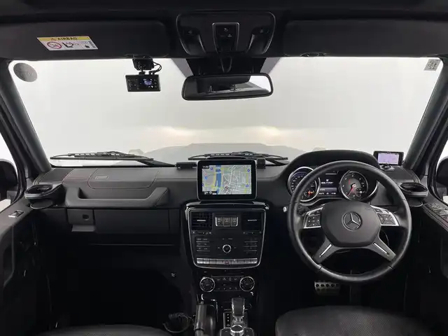 メルセデス・ベンツ ゲレンデヴァーゲン Ｇ３５０ｄ デジーノ マヌファクトゥーアED 大分県 2017(平29)年 3.5万km オブシディアンブラック 200台限定車“designo manufaktur Edition/・ブラックペイント19インチAMG 5スポークアルミホイール/・ブラックアクセント（フロントグリル、ステンレス製スペアタイヤカバー、ドアミラーカバー、サイドストリップ）/・スライディングルーフ/・マルチコントロールシートバック（前席）/・レッドステッチ入designoレザーブラック内装/・designoフロアマット/ harman/kardon ロジック７サラウンドサウンドシステム/4WD/純正ナビ/（CD/DVD/AM/FM/Bluetooth）/バックカメラ/サイドビューカメラ/黒本革シート/前席シートベンチレーション/全後席シートヒーター/前席パワーシート（ポジションメモリー付き）/電動チルトテレスコピックステアリング/前方ドライブレコーダー/ETC/ASSURAレーダー探知機/（AR41GA)/保証書・取扱説明書/スペアキー