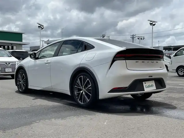 トヨタ プリウス G 東京都 2023(令5)年 2.8万km プラチナホワイトパールマイカ 純正コネクトナビ/バックモニター/プリクラッシュセーフティ/ブラインドスポット/レーントレーシング/プロアクティブドライビングアシスト/レーダークルーズ/シートヒーター/ＥＴＣ/スマートキー