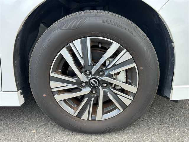 日産 セレナ ハイウェイスター V 静岡県 2023(令5)年 3万km プリズムホワイト エマージェンシーブレーキ/プロパイロット/ケンウッドナビ/ＤＶＤ再生/ＢＴオーディオ/ワンセグＴＶ/バックカメラ/ＥＴＣ２．０/ＢＳＷ/両側電動スライドドア/ＬＥＤヘッドランプ/フォグライト/純正１６ＡＷ