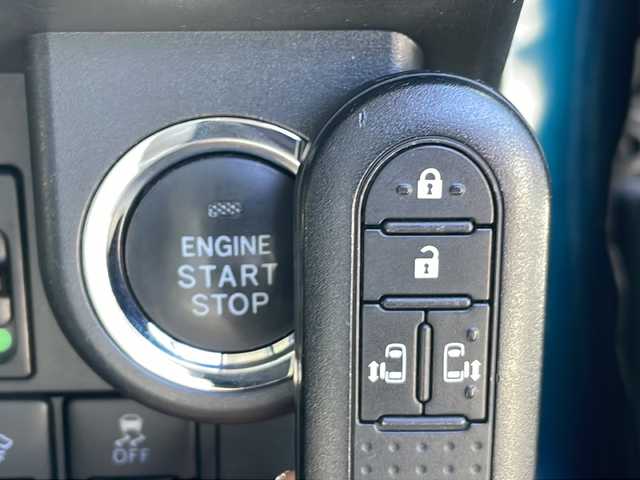 トヨタ ルーミー カスタムG S 三重県 2018(平30)年 3.3万km レーザーブルークリスタルシャイン 純正ナビ/バックカメラ/両側電動/クルーズコントロール/スペアキー/前方ドライブレコーダー/ビルトインETC2.0/前席シートヒーター/リヤサンシェード/純正フロアマット/革巻きステアリング/オートライト/ステアリングリモコン/電動格納ミラー/禁煙車