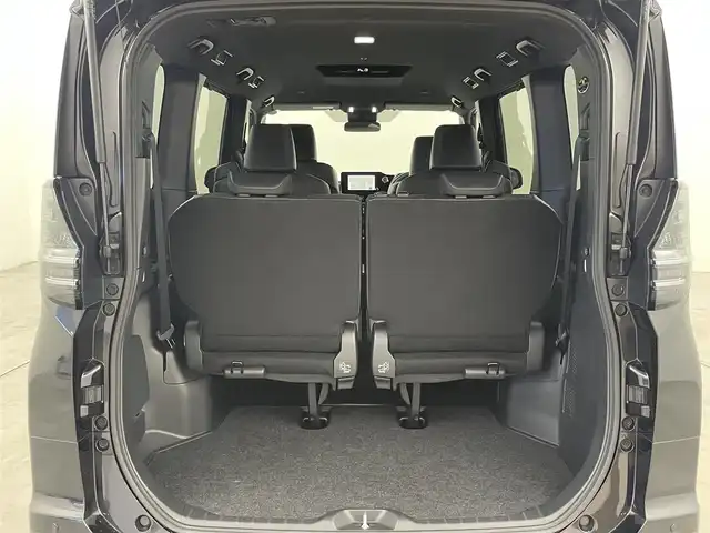 トヨタ ヴォクシー S－Z 福岡県 2023(令5)年 2万km グリッターブラックガラスフレーク ワンオーナー　/純正ディスプレイオーディオナビ　/バックカメラ　/ビルトインＥＴＣ２．０　/レーダークルーズコントロール　/コーナーセンサー　/衝突軽減軽減ブレーキ　/レーンキープ　/アクセル踏み間違い防止　/ハーフレザーシート　/両側電動スライドドア　/シートヒーター　/３眼ＬＥＤヘッドライト